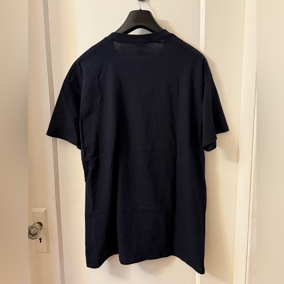 NWOT ‘TEAM LIKE THAT’ Black T-Shirt Canucks Logo on front - Picture 5 of 11